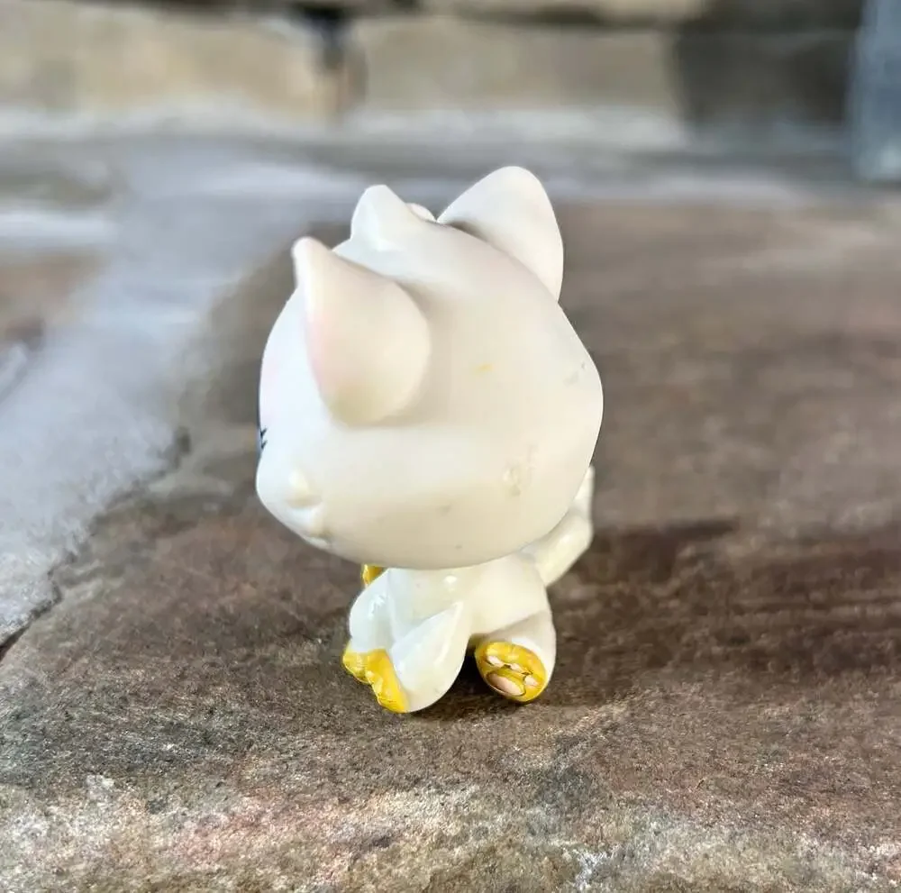 LPS Authentic Littlest Pet Shop 2006 Pearl white blue eyed tabby cat c-031